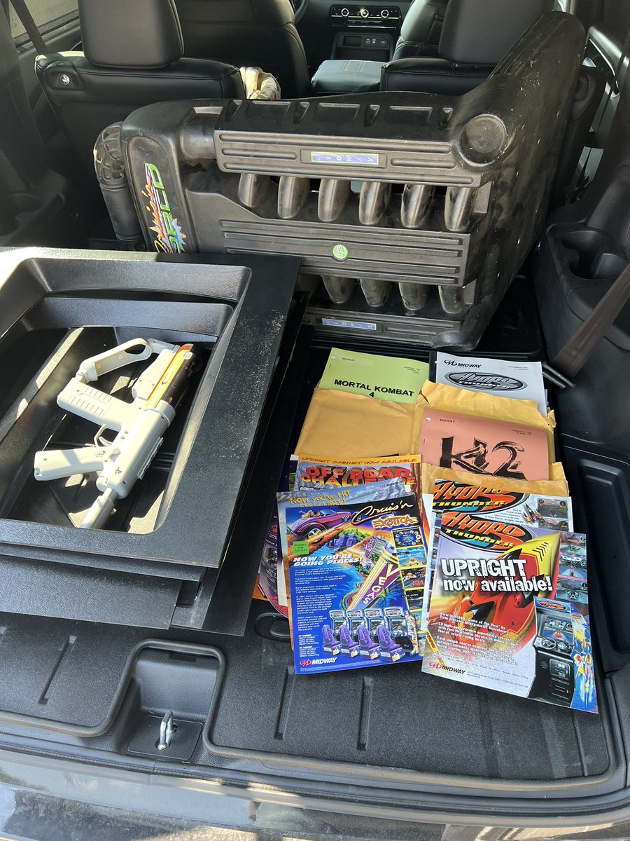 RetroMod64's tweet image. Stocked up on some little nicknacks at the parking lot swap meet at the Houston Arcade and Pinball expo. Things like 25 and 27” bezels seem to be harder to come by (and costly to ship). Seller gave me the package deal. Can’t go wrong with a $20 seat either! @ScarletSprites