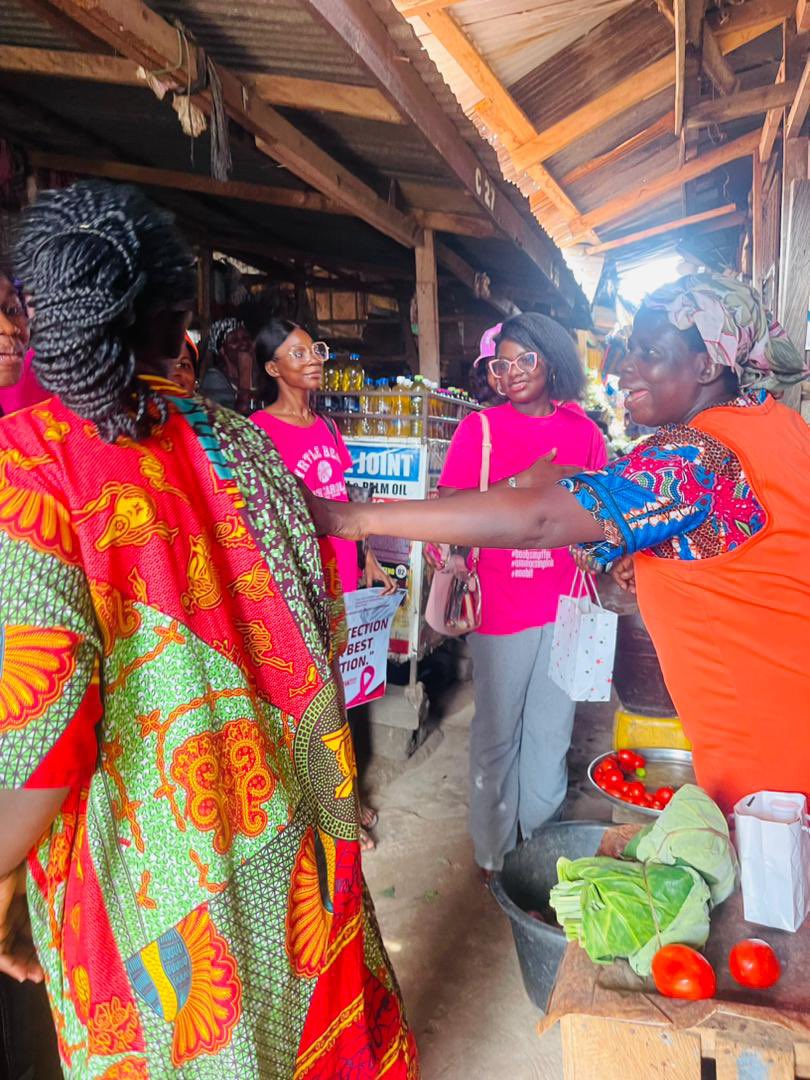 yaaduakye's tweet photo. Spreading love,Spreading awareness πβ
The Kumasi Edition of our regional breast cancer awareness campaign was a great success
We went to schools,Kejetia and tech junction to create awareness on this devastating disease
#BreastCancerAwareness
#shefident
#boobit https://t.co/HJlnLBrYuf