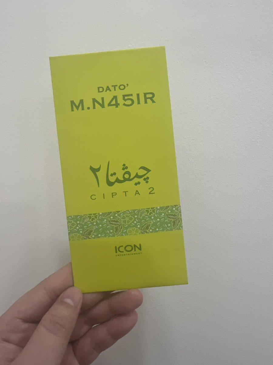 ezfrhns_'s tweet photo. Seperti figura seorang ayah yg memberi duit Raya pada anak-anaknya... Maka, Sampul itu, sekali duit di dalam itu ; amat bernilai sekali ertinya..
Kenangan #Cipta2 by Dato #MNasir π
Best gila! ππ» #45 https://t.co/F2uMSA6ZIk