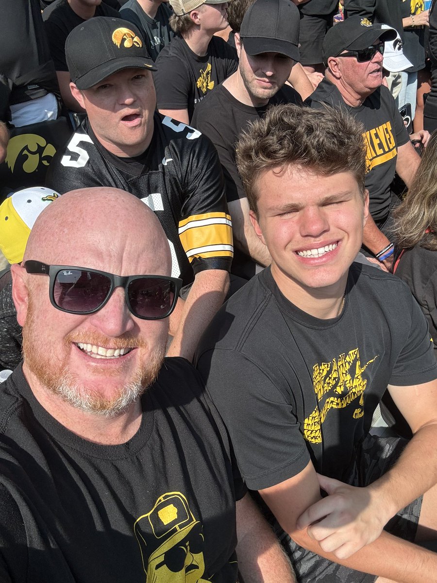 nutmeglily62's tweet photo. Go Hawkeyes!  #fightforiowa https://t.co/2oTDq1ER3c