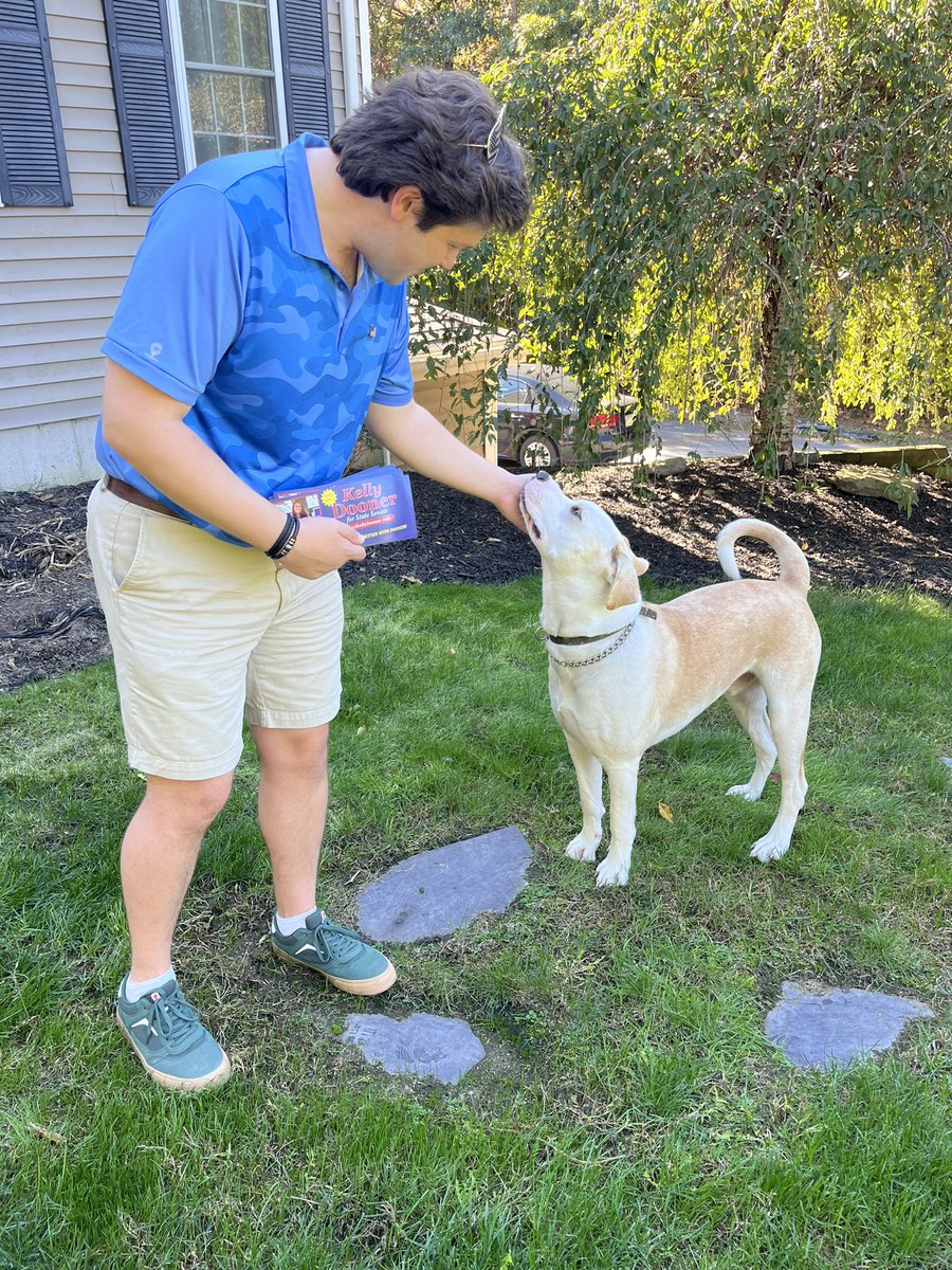 hagerty4massgop's tweet photo. Wareham is Kelly Dooner for State Senate and Plymouth County Commissioner Jared Valanzola country! We’re out earning every vote! #warehamma #mapoli ❤️🇺🇸💙 https://t.co/2ZUvxdjWAX