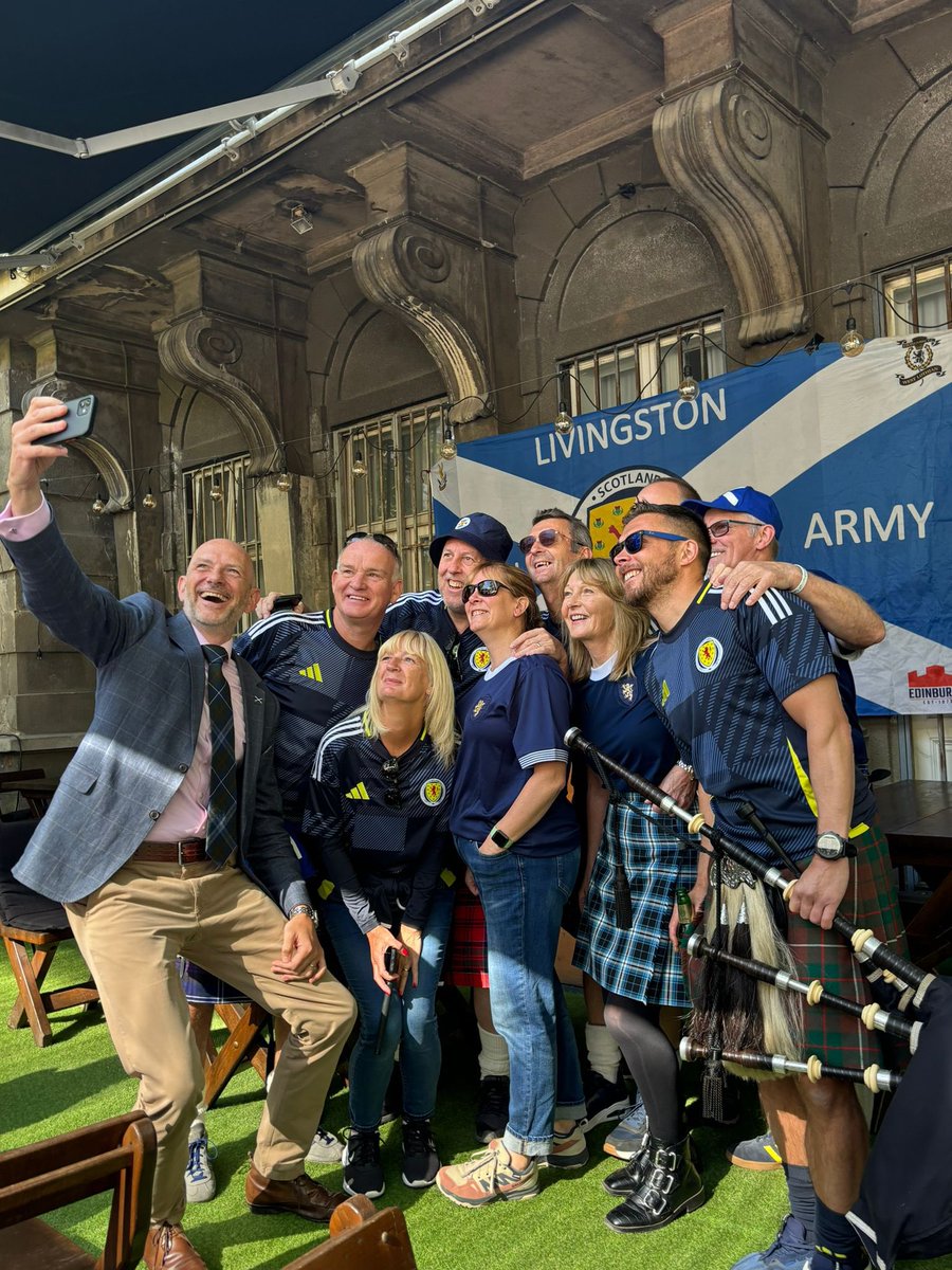 marklove22 tweet media