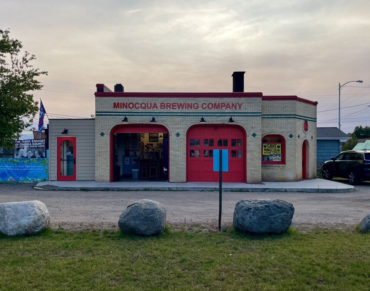 JoshLipnik's tweet photo. 1931 gas station-turned-brewery in Minocqua, WI https://t.co/RIwFNvPIjR