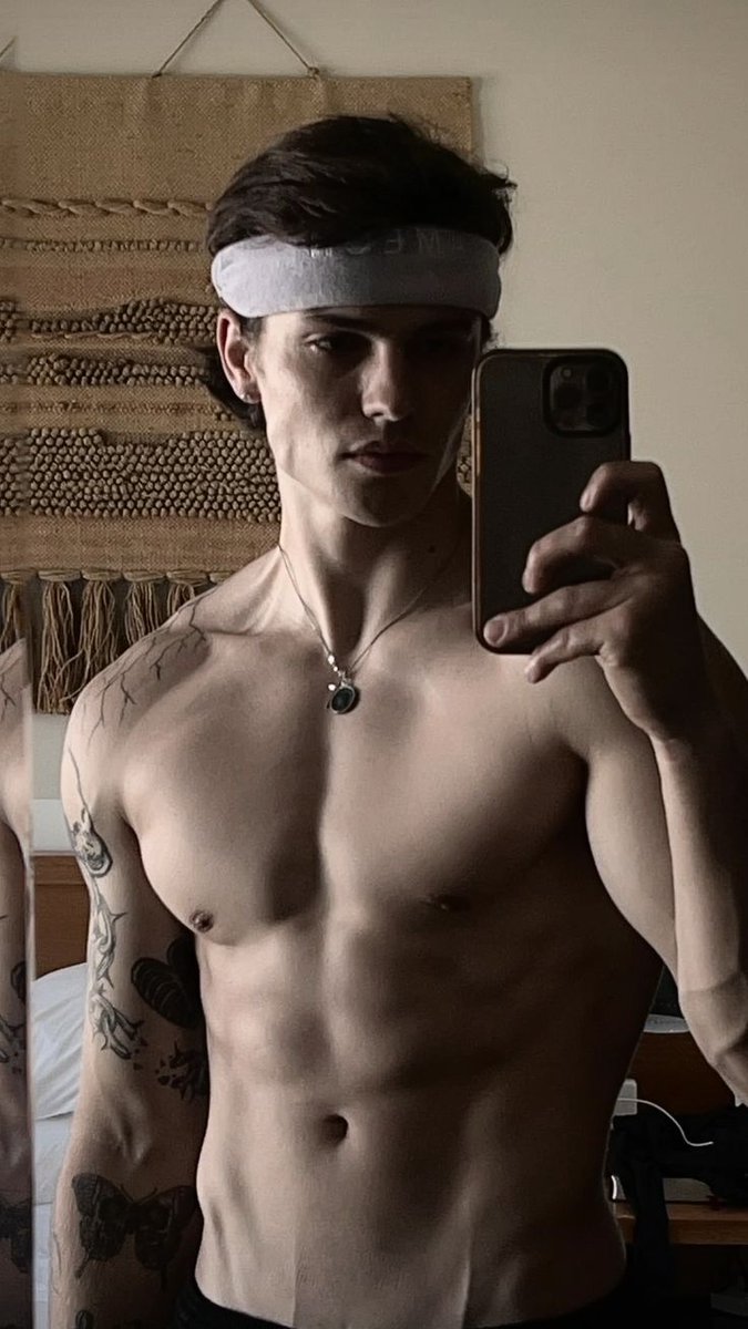 ㅤㅤㅤㅤ
ㅤㅤㅤㅤ﹫ theobarlowe
ㅤㅤㅤㅤ— new insta story.
ㅤㅤㅤㅤ