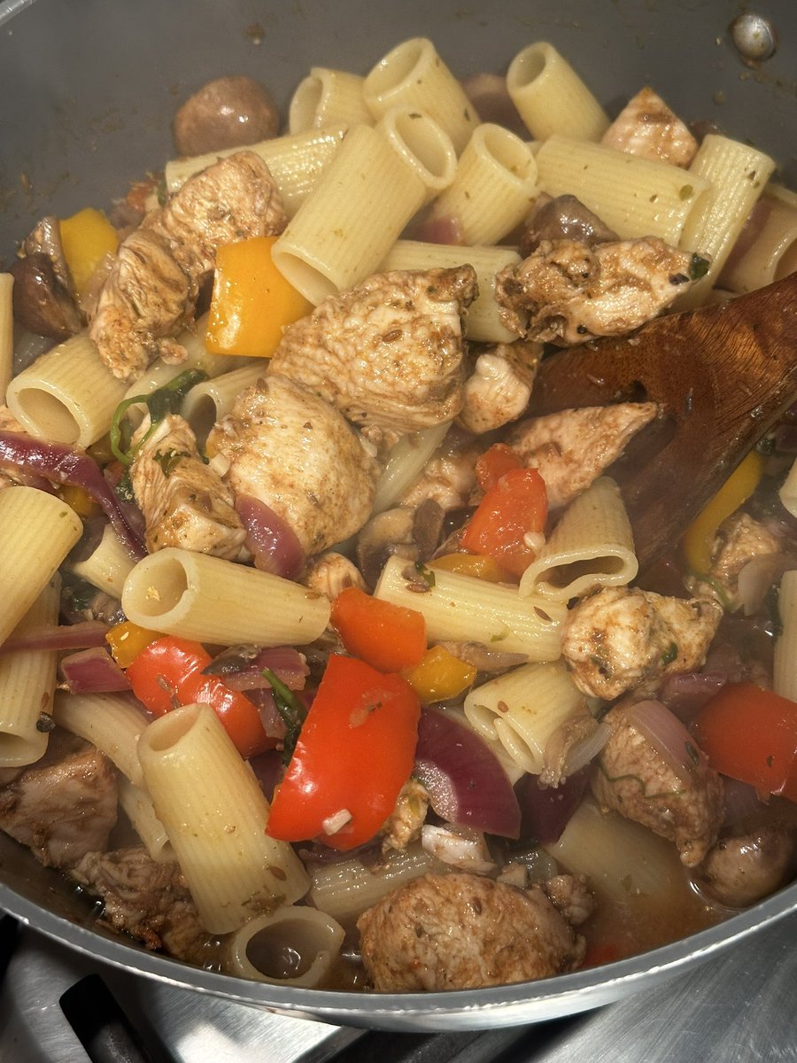 nicolaruth1's tweet image. Buffalo chicken pasta @SlimmingWorld app recipe #batchcooking