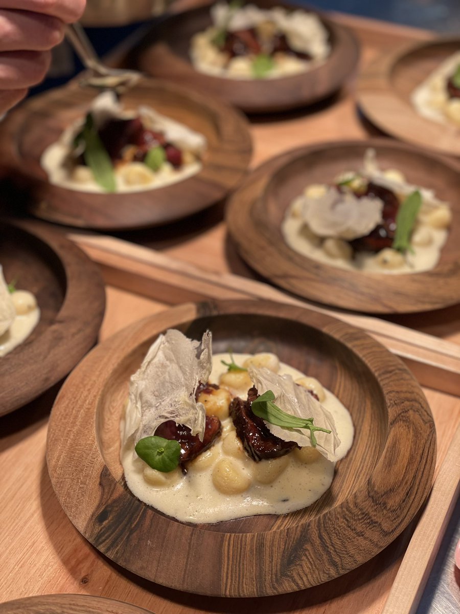 Bariloche_ar's tweet photo. Bariloche a la Carta: vení a disfrutar lo mejor de nuestra gastronomía.
¡Te esperamos! 😉
#BALC #FeriaBalc #BarilocheALaCarta https://t.co/9lj4z8mvex