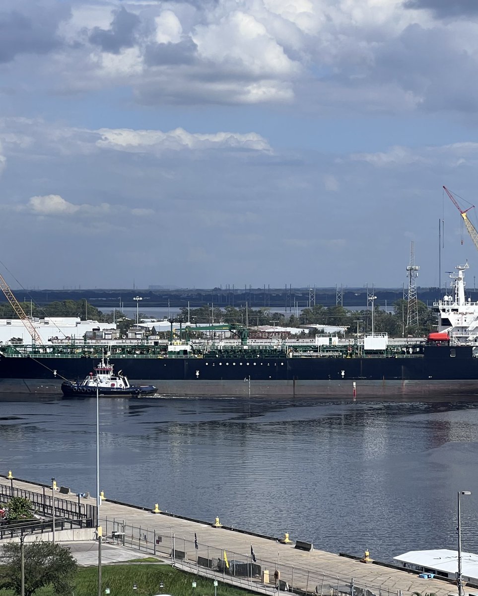 StephSmithFL's tweet photo. Fuel Ship pulling into @PortTampaBay! 🇺🇸 #FlaPol ⛽️ https://t.co/1diKb1axxd