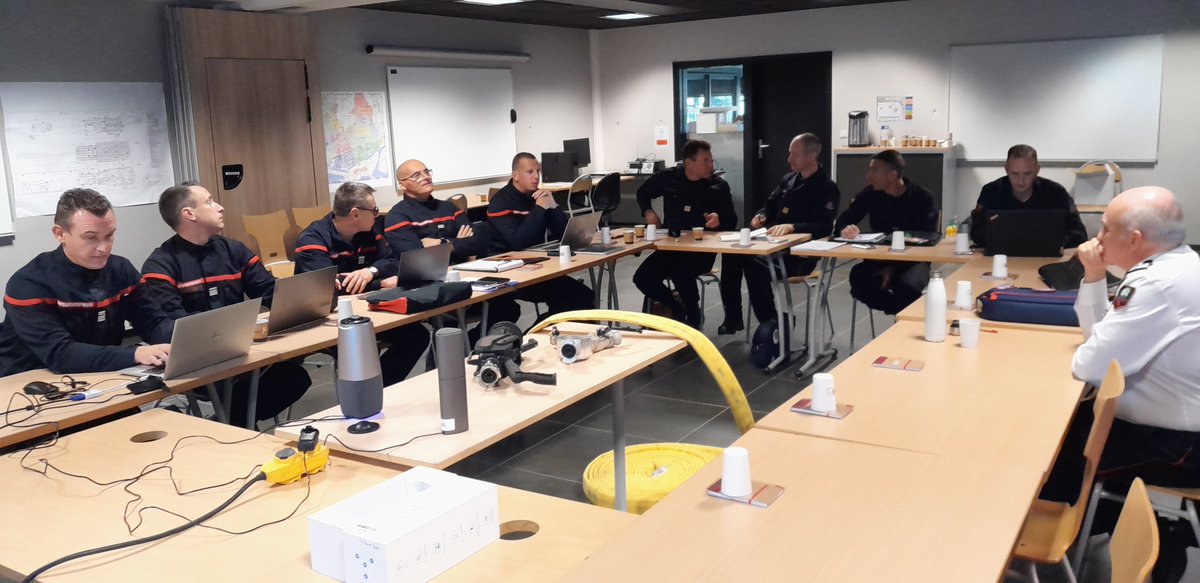 🔥 Réunion nationale des Services d'incendie et de secours sur l'expérimentation du système d'extinction diphasique.

Cet événement a rassemblé la Brigade des <a href="/PompiersParis/">PompiersParis</a>, le <a href="/SDIS35officiel/">Sapeurs-pompiers 35</a>, la <a href="/SecCivileFrance/">Sécurité Civile</a>  et le <a href="/SDMIS69/">SDMIS</a>.