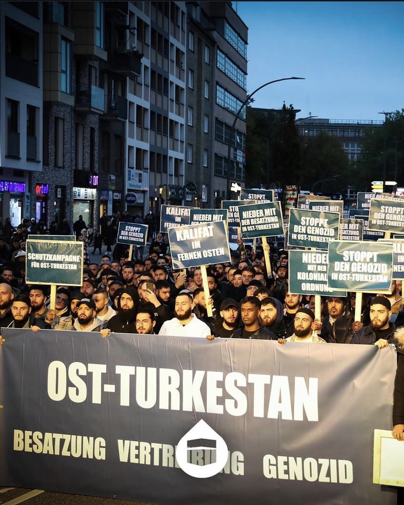 DeenTNH's tweet photo. Im Gegensatz zu den Vasallenherschern in der arabischen Welt öffnen wir unseren Mund, sprechen das Unrecht an und sind Zeugen eines Genozids, der den ein oder anderen vom Stile an die ethnischen Säuberung der Juden erinnern könnte. 

#GenozidMadeInChina
#KalifatImNahenOsten https://t.co/xsrR6tcdu5