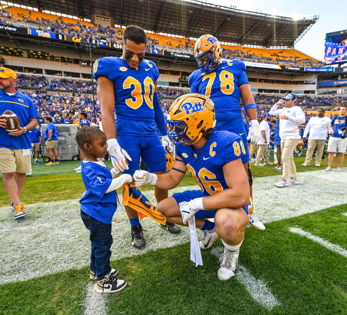 Pitt_ATHLETICS's tweet photo. Today’s Junior Captain is Leon!
Thanks for spending gameday with us, Leon 💙💛 https://t.co/ov2SBLz1L5