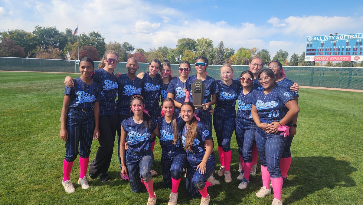 VPPrepAthletics's tweet photo. Lady Bison 🦬. League Champs for the first time in school history🥇🏆. Way to perservere! @aurorasports @aurorak12 @vpprep @CHSAA #HornsUp #Oneherd https://t.co/4mpyyEBall