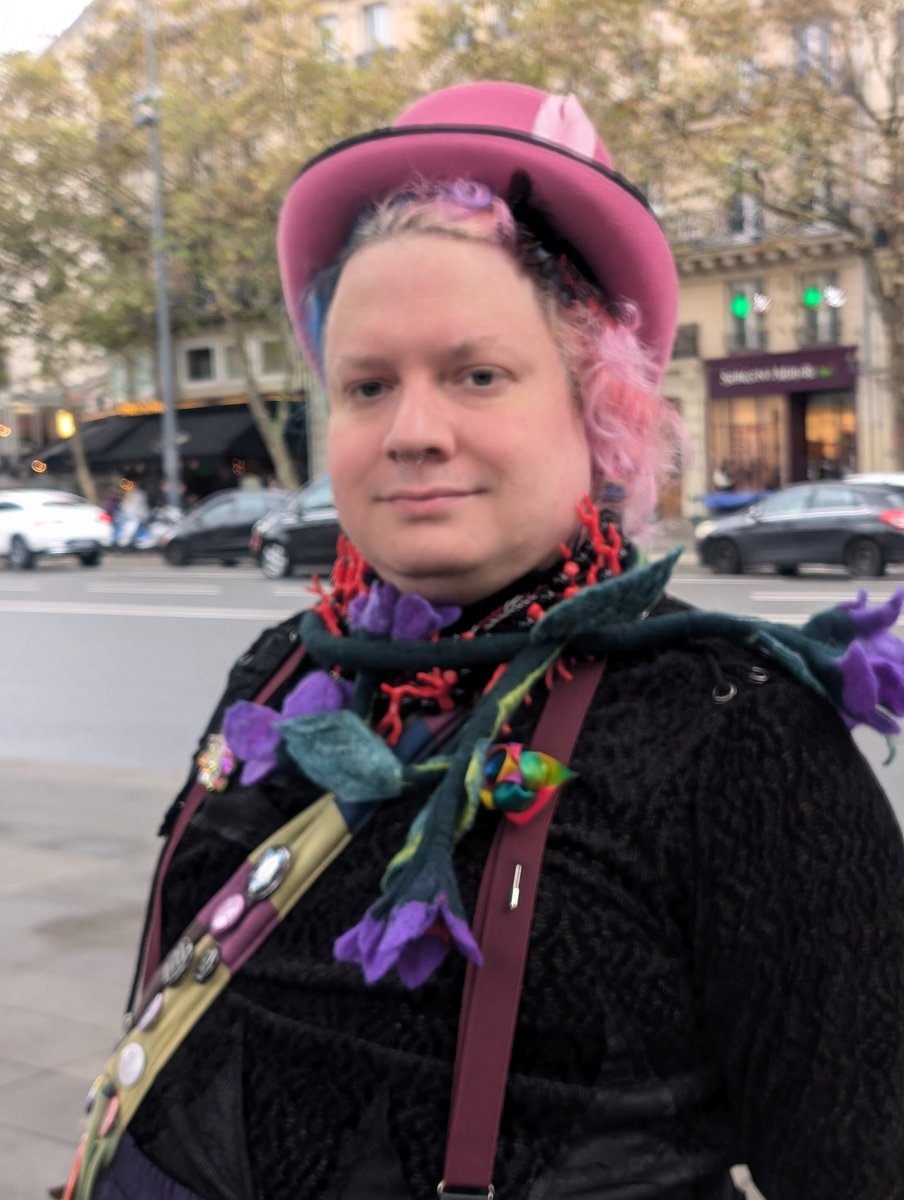 ArthurM_en's tweet image. My outfit in order not to be noticed at the #ExisTransInter march.