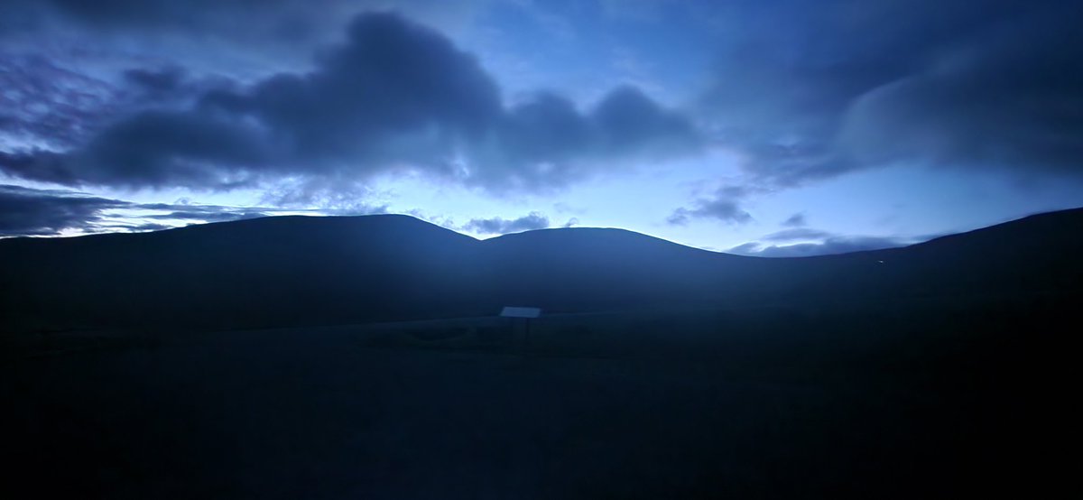 ConorHamilt0n's tweet image. Great day in Mournes ... finally completed the 7 x 7s.... 7 peaks at 700m+.  Started at sunrise... home before dark. Hydration taken care of with help of #ASMOSUSresource @GaleottiMartina @LCreightonRN
