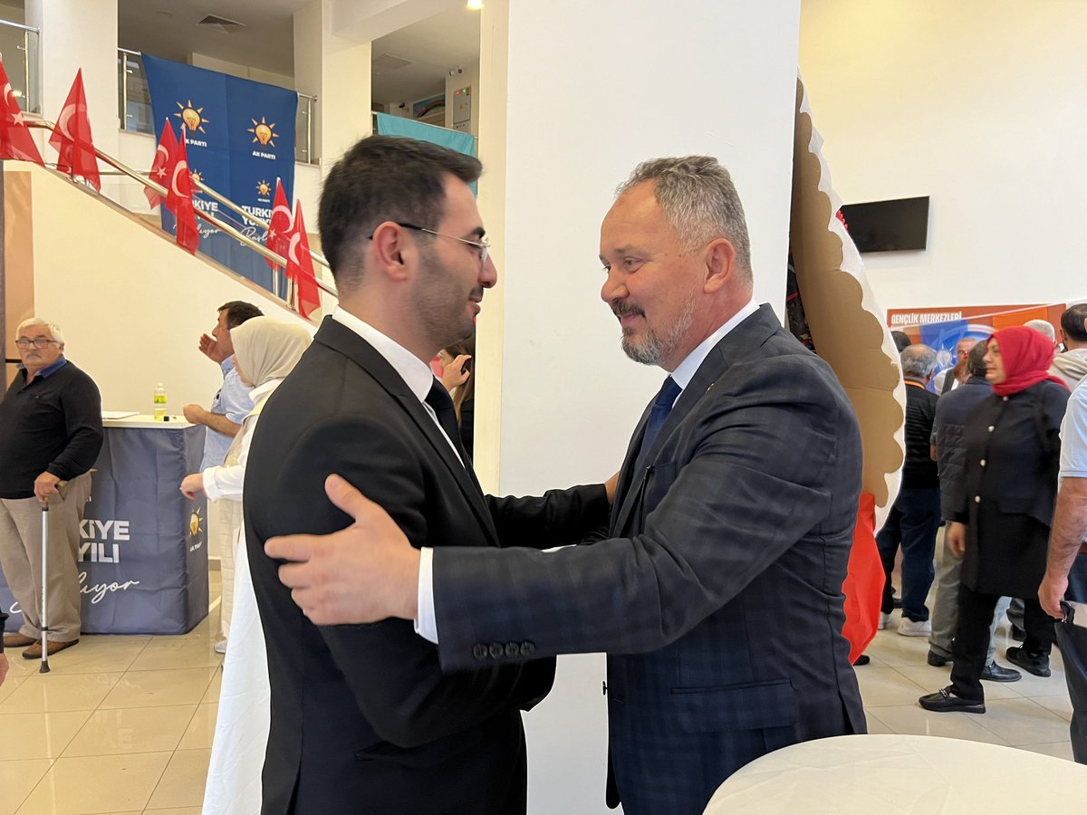 mestanozcan's tweet photo. 📍#MURATLI

Önümüzdeki dönemde partimizin yereldeki projelerini daha etkin bir şekilde hayata geçirmek için sizlerle birlikte çalışacağız. Mahalle mahalle, köy köy sokak sokak dolaşarak, halkımızın sorunlarını dinleyecek, onlara çözümler üreteceğiz. Bizler, sadece bir siyasi parti değil, aynı zamanda halkımızın her an yanında olan büyük bir aileyiz.

Kongremizin hayırlara vesile olmasını temenni eder, bir önceki başkanımız Ali Atılgan ve yönetimine hizmetleri için teşekkür ediyorum.Savaş başkanımıza  ve yönetime yeni seçilecek arkadaşlarımıza başarılar dilerim. Hep birlikte daha güçlü, daha müreffeh bir Türkiye için çalışmaya devam edeceğiz.
