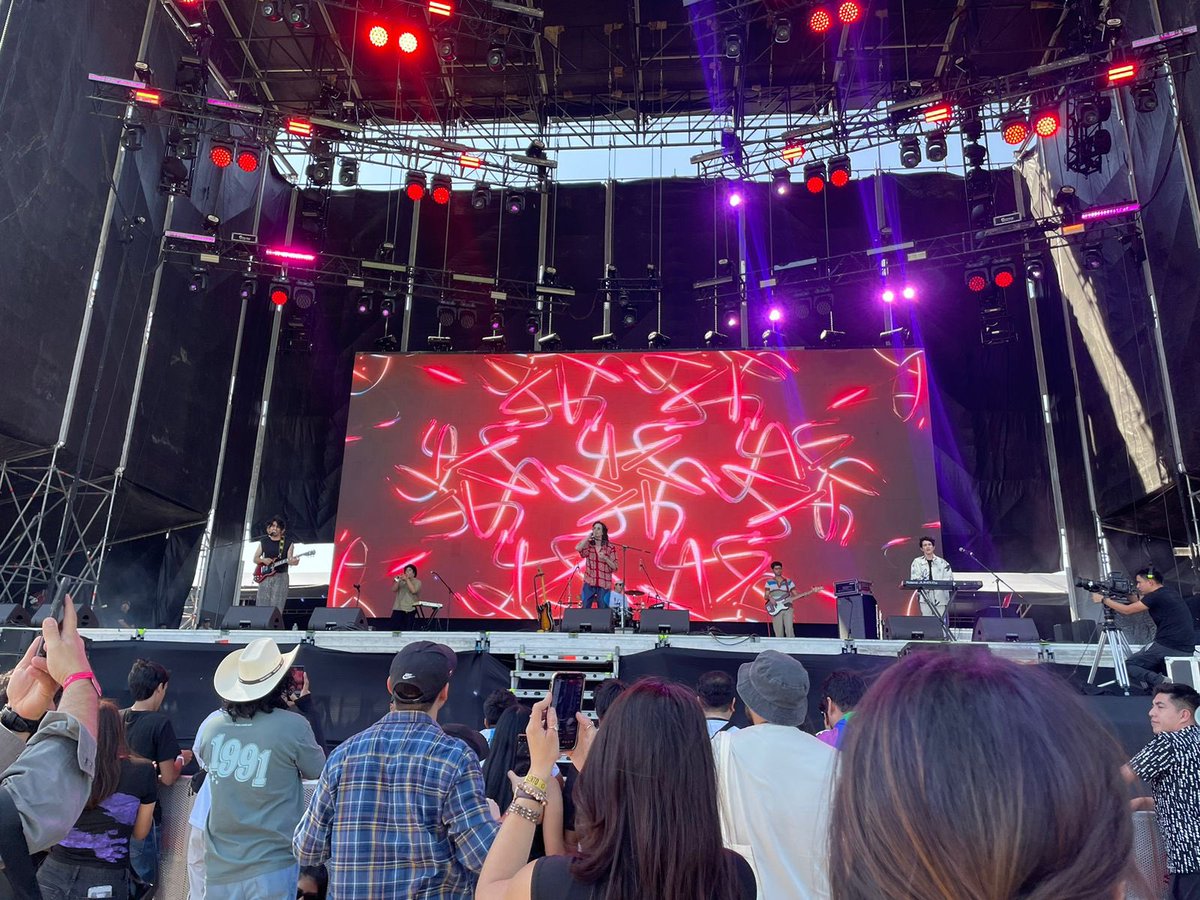 Heavy News tweet media