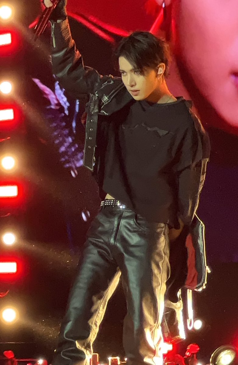 ihs_heeseung's tweet photo. LEE HEESEUNG YOU ARE SO INSANE https://t.co/wy43kJeWER