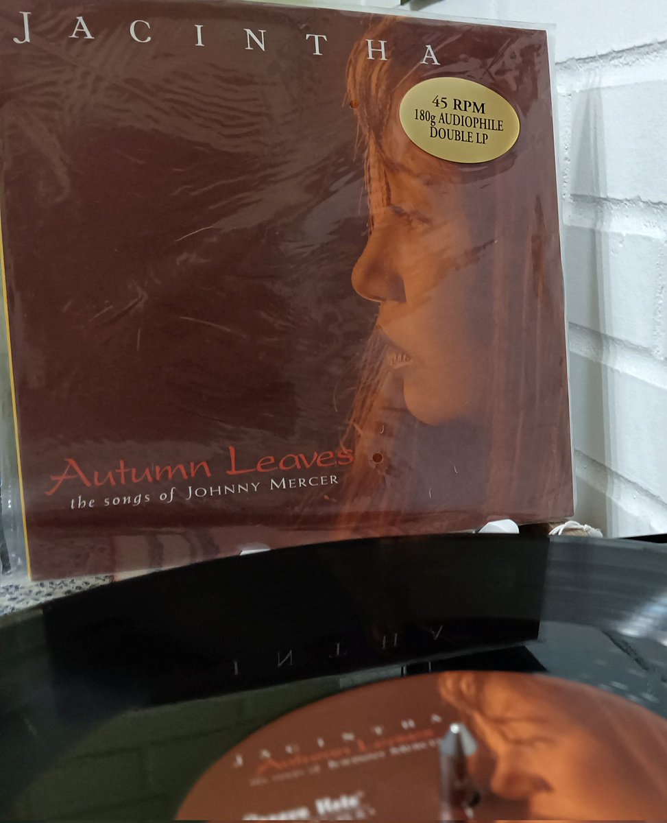 dgaticav's tweet photo. Sonando!!! 🎙️🎶🎷 #AutumnLeaves #Jacintha @Fer_BakyDan @dbustamante1 muy recomendable 👀👂🏻 https://t.co/eYNLNCOk1v