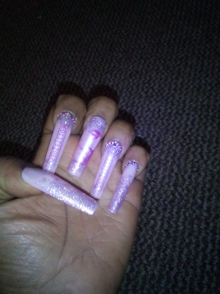 BrezzybreP's tweet photo. So pretty I just finished my nails just did them myself come get your nails done bye b r e z z y b r e p a y e r. https://t.co/T8hCJoKWHV