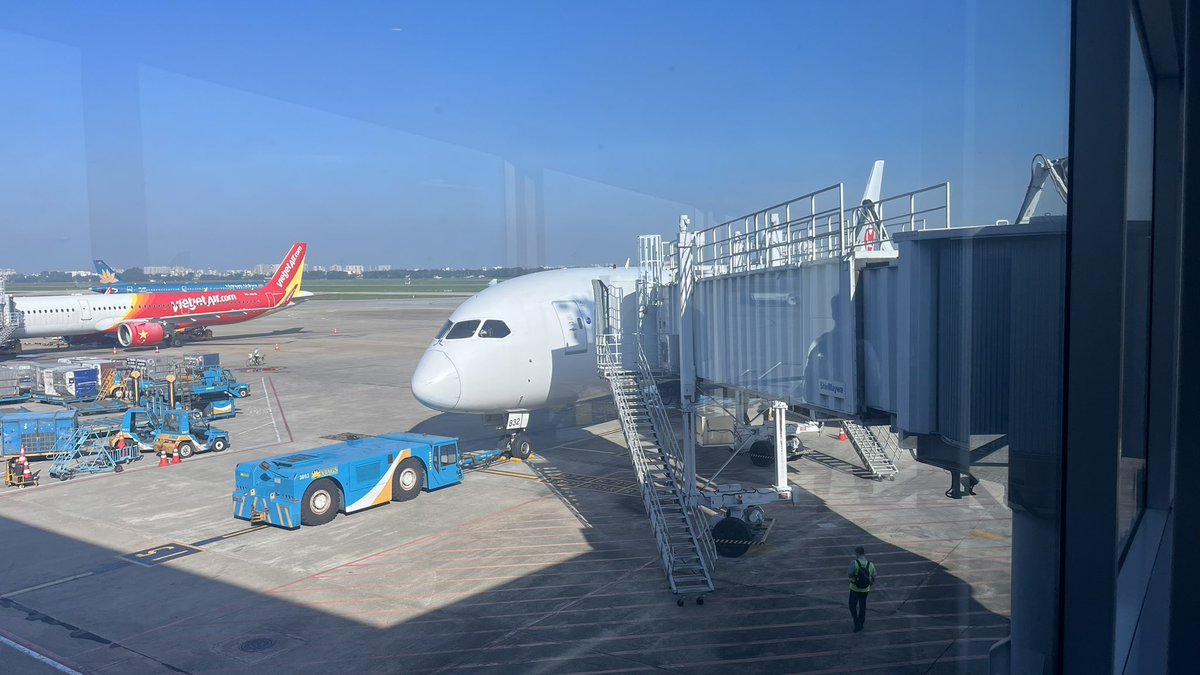 snowman4yu_ri's tweet image. 帰ります🇻🇳✈️🇯🇵
現地、日本から
本当にお疲れ様でした！

中2日の過酷な3連戦
無失点･21得点
全勝で準々決勝進出✨

大きな期待と重圧の中
心か踊る、魂が震える
レッズレディースの闘い
浦和の誇りを魅せた♦️

来年、必ずアジア女王へ

#ASIAにURAWAを響かせろ
#AWCL
#三菱重工浦和レッズレディース