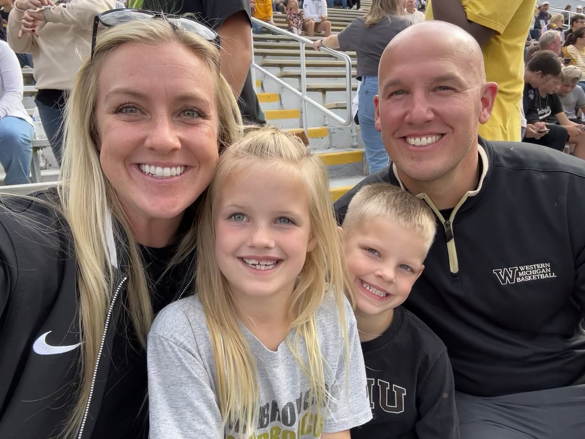 DKool23's tweet photo. Good times back in Kalamazoo today! https://t.co/vnBSkJb2eP