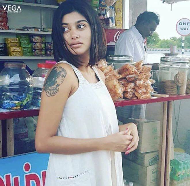 Giggitypeter's tweet photo. Indian actress oviya leaked nude
#biggboss #Indian #kollywood #oviya #leaked
Follow &amp; like for more content https://t.co/7dger95HcZ