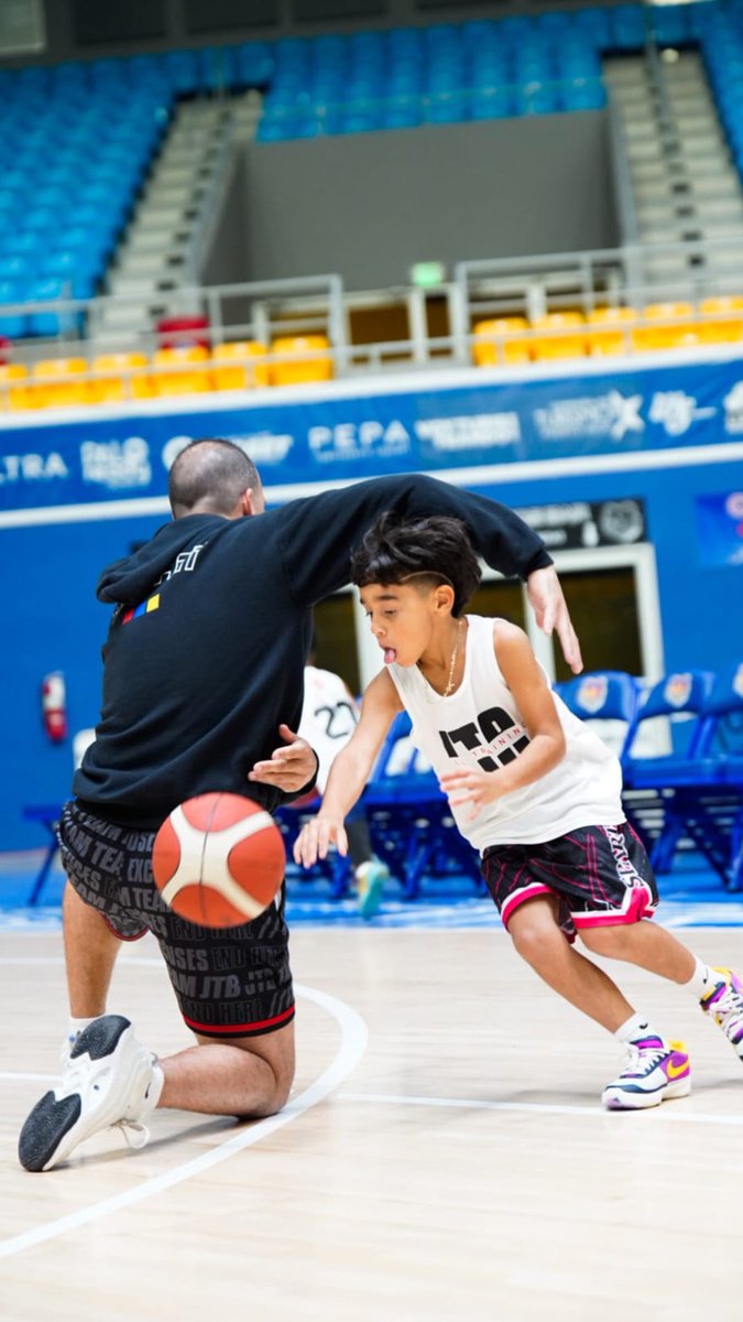 JT_Basketball's tweet photo. ESTE PRÓXIMO LUNES 14 DE OCTUBRE (DÍA FERIADO) OFRECEMOS SESIONES DE ENTRENAMIENTO INDIVIDUAL Y EN GRUPOS PRIVADOS DE 2 A 4 JUGADORES, A PARTIR DE LAS 8 A.M. 

ES UNA EXCELENTE OPORTUNIDAD PARA CONTINUAR DESARROLLANDO TUS HABILIDADES COMO UN PROFESIONAL. https://t.co/wlobwp7U1S