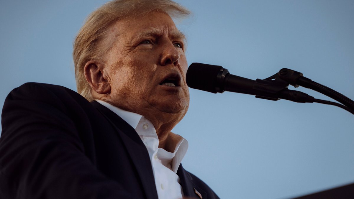 LeadingReport's tweet image. BREAKING: Trump calls for the d*ath penalty for illegal immigrants who m*rder an American citizen or a law enforcement officer.