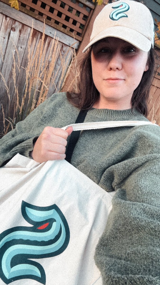 KristenNWeiss's tweet photo. A bit much but I love my @SeattleKraken but mostly for @SEAbuoy https://t.co/U7EoNQc435