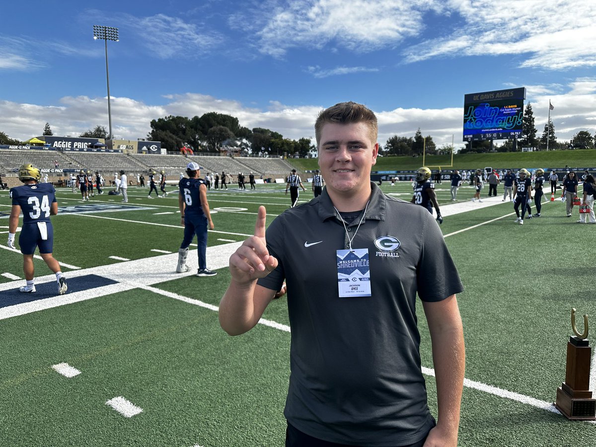 Had an amazing game day visit to <a href="/UCDfootball/">UC Davis Football</a> today. Thank you so much to <a href="/bhiggs_11/">Brendan Higgins</a> for the invite! It was awesome to see some fellow Rubio long snappers there as well! 
<a href="/TheChrisRubio/">Rubio Long Snapping®</a> <a href="/DillonJ_07/">Dillon Johnson</a> <a href="/ConnerHergert/">Conner Hergert</a> <a href="/pelka_joey/">Joey Pelka</a> <a href="/Tim_Hernandez70/">Timothy Hernandez</a> <a href="/granitebaygrizz/">Granite Bay Football</a> 
#Shredville #GoAgs
