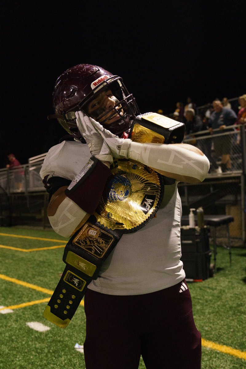 Added to the INT total last night! <a href="/sean_hubeny/">Sean Hubeny</a> c/o 25 HUGE pick in 2Q &amp; @SantinoTen58121 c/o 26 w/ the KO punch Pick 6 to seal the W in our 31-14 vs St. Viator . Johnny Game this week! 🧡🔒