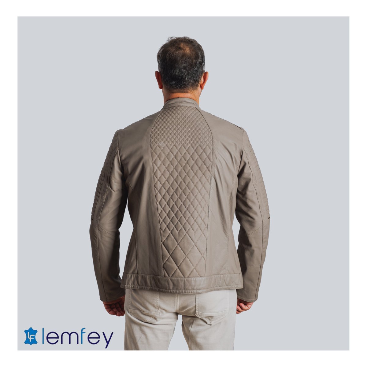 lemfeyofficial's tweet photo. Yeni sezonun en kaliteli ve rahat premium deri ceketleri Lemfey'de!
🧥
Beymond Erkek Çift Taraflı Deri Ceket, spor giyim kategorisinde yer alan ve günlük giyime son derece uygun olan bir ceket modelidir.
Ayrıntılar için tıklayınız:
https://t.co/2c2FwxPWya
#leather https://t.co/Biefp73lfs