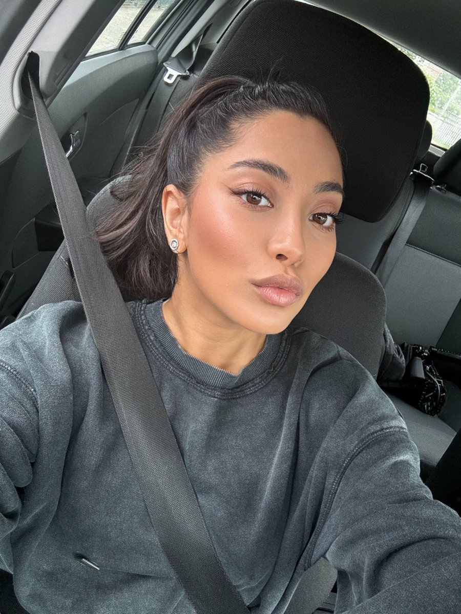 FOLLOW HER 💋

👉instagram.com/_emilydanvers