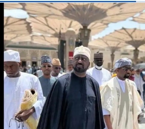 BalaAbdullahiGa's tweet photo. @HrhBayero:the adored #EmirOfKano. Epitome of humility & simplicity.
Remains d most #loved & most #PopularRoyal in #Nigeria & most #recognizable in any assemblage of
#Allah Yaja kwana,
Yasa a dade anayi.
@Kyusufabba @AhmedIYakasai @KwankwasoRM https://t.co/pYezF6kv0M