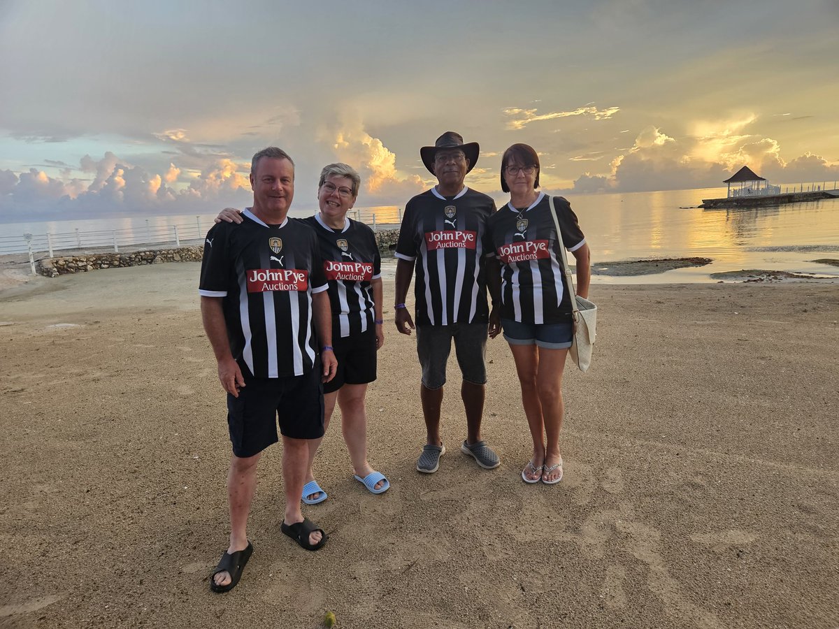 Andybeag's tweet image. 6.00am on the beach in 🇯🇲 ready for the game Chesterfield Vs @Official_NCFC