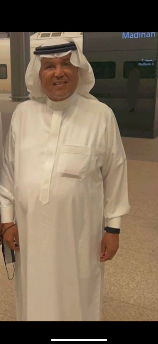 mloookh_m's tweet photo. فنان العرب حفظه الله في أحدث ظهور له  مساء اليوم أثناء عودته من المدينة المنورة برفقة العائله❤️❤️❤️
#محمد_عبده https://t.co/NSZGfuDxuW