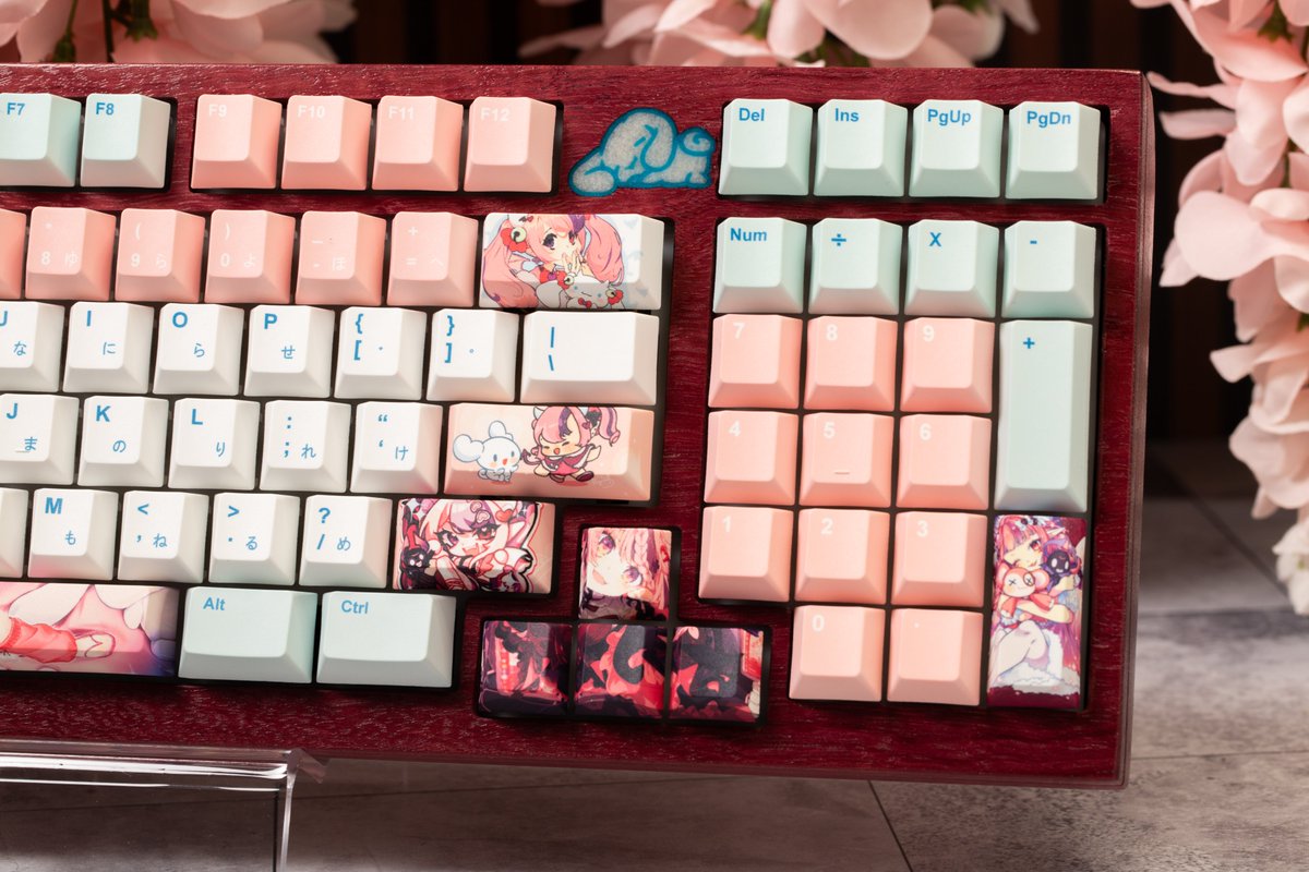 I had the absolute pleasure of making <a href="/ironmouse/">ironmouse🇵🇷😈💖</a> a beautiful and one of a kind Purpleheart wooden keyboard! She wanted to do an Ironmouse x Cinnamoroll design, and wanted to feature specially printed keys with beautiful fan arts from the community (Artist credits below). The