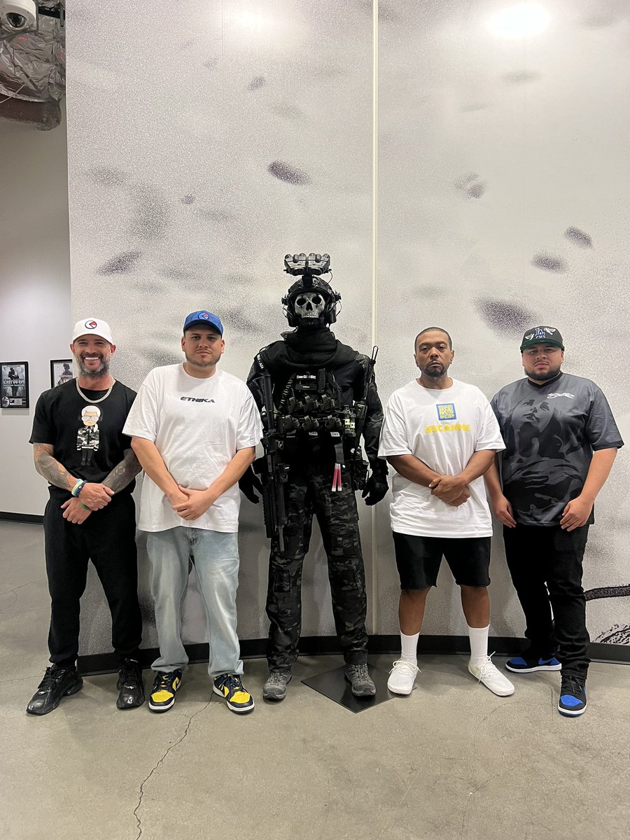 litooo's tweet image. The squad!

@ethika @Timbaland @JeffKilleM at @CallofDuty @InfinityWard - @Hive_gg