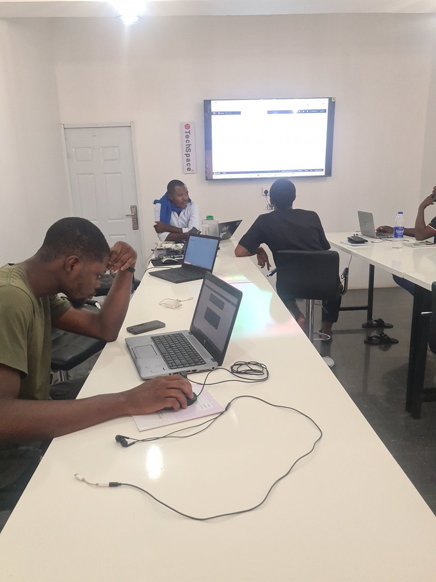 TechSpaceIn's tweet image. Learning to write programs stretches your mind, and helps you think better, creates a way of thinking about things that I think is helpful in all domains.” – Bill Gates, Microsoft co-founder