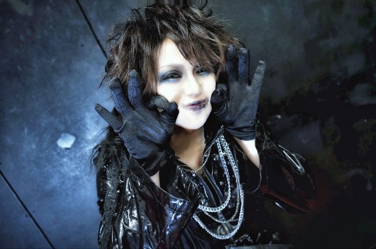 Melusek_'s tweet image. ·:*¨༺ ♱ INTRO ♱ ༻¨*:·
→ Mel, All pronouns 🫀
→ ENG/PL ๋࣭ ⭑
#Vkeitwt #jfashiontwt
⋆⋅☆⋅⋆ ──── Honmei: Ricko !!
→ Fav Bands: Jiluka, Xaaxaa, Madmans Esprit, Gulugulu, Fukuro, +ISOLATION
♡ / ↺ are appreciated !!
#promotwt