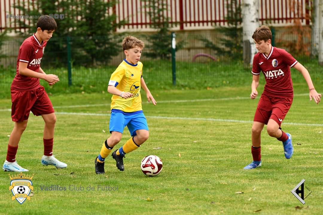 VadillosCF's tweet photo. Deportiva CF 1-2 Infantil "A" @carniceriasedano 

Partidazo.
Duelo igualado, intenso y emocionante.
No se le puede pedir más a los chicos de @DavidAld85 @Llorentee27 y @mario_drum 💛💙

Gracias a la Deportiva por su hospitalidad y deportividad.

➕️3️⃣ Jornada 3

📷 @javichicato https://t.co/iahKS0JRWC