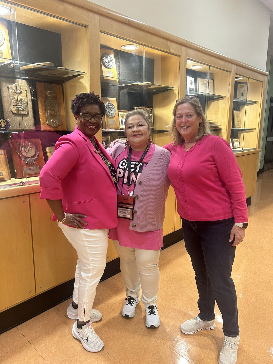 This Friday was Pink Out Day at Central HS in honor of Breast Cancer Awareness Month. Great school spirit and inspiration all around. <a href="/CentralHSPvd/">CentralHSPvd Knights</a> <a href="/pvdschools/">Providence Public Schools</a>