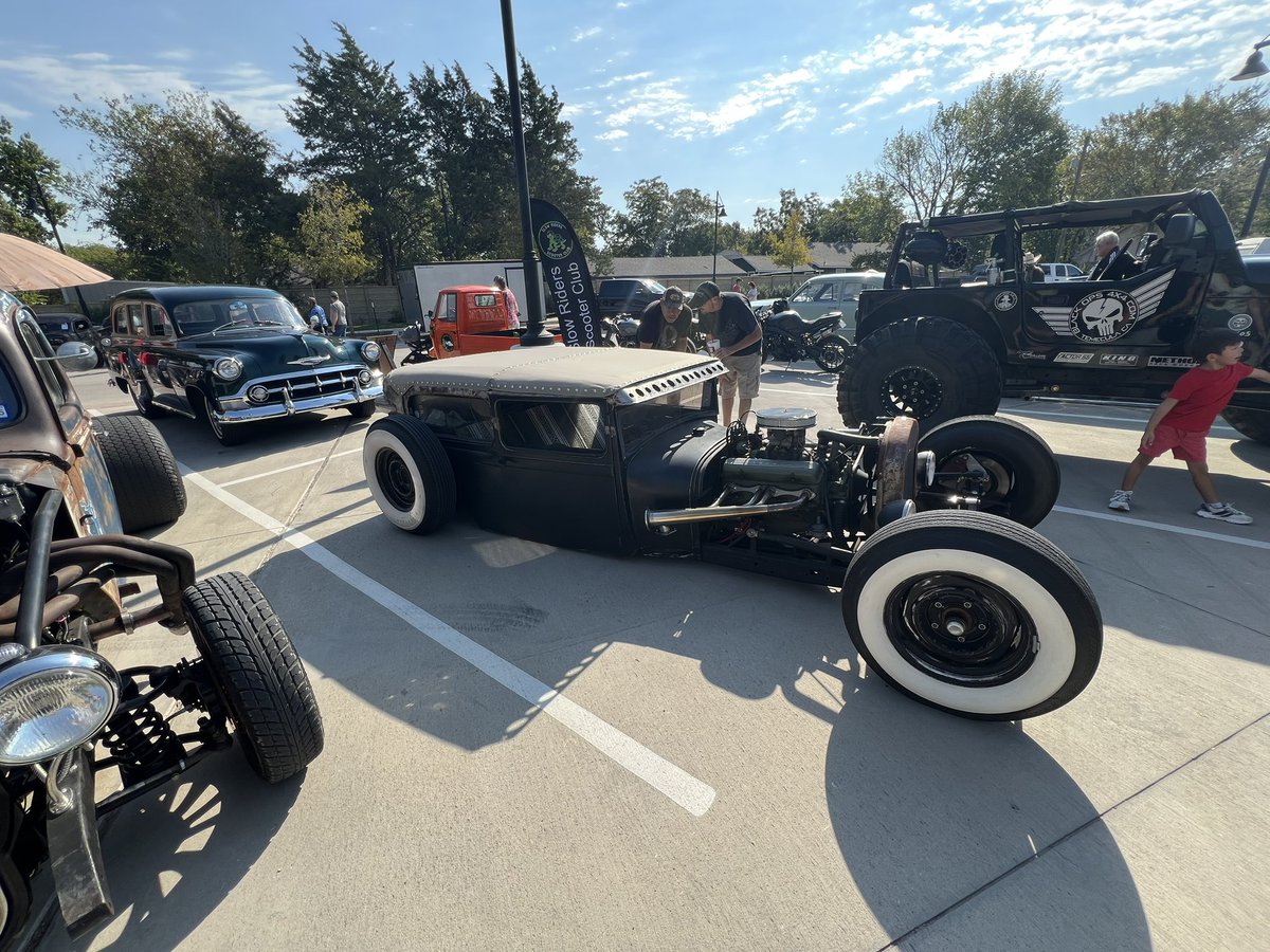 garaged_io's tweet photo. Talk about some SWEET and crazy unique builds at Ratrodtober today at TUPPS here in McKinney!! We had a blast seeing the awesome cars and enjoying some great conversations, food, and drinks. Great show this year! https://t.co/Eb7wv3ZUgk