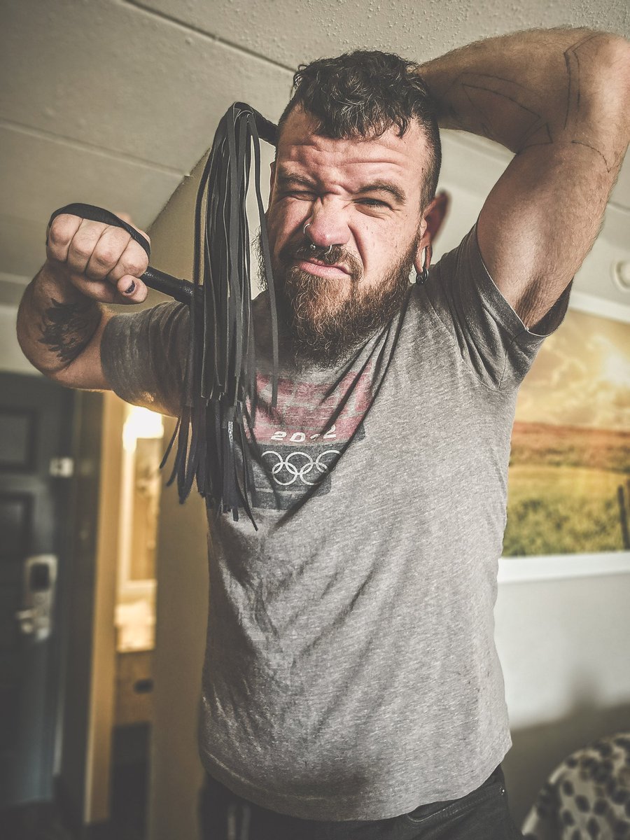 Would you let me dom you? Maybe I want to be the sub? What do you think? 

#kink #impactplay #leather #gayleather #leatherdaddy #gaykink #gayleatherdaddy #dom #sub #letsgo