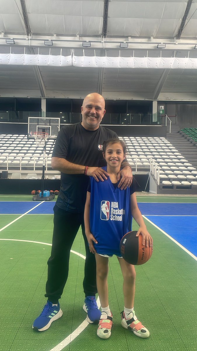 Disfrutando de 🏀 con nuestra gente 😊