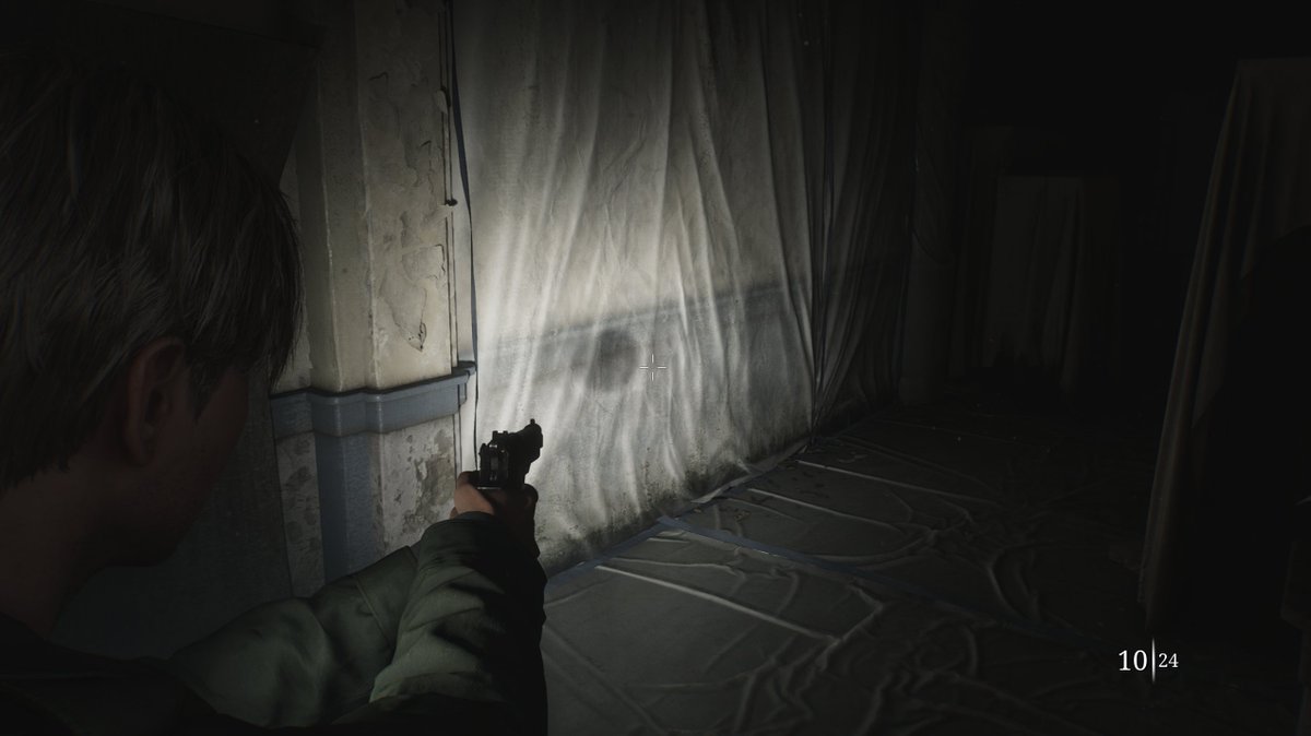 LiamTart's tweet photo. How do you think they did this translucent plastic sheeting in Silent Hill 2? You can see what's behind it, right? You can see the blue wooden trim?

Nope! It's fake. The wall behind is painted into the base color at a lower opacity, to simulate translucent plastic sheeting. https://t.co/DViA61Jj9Y
