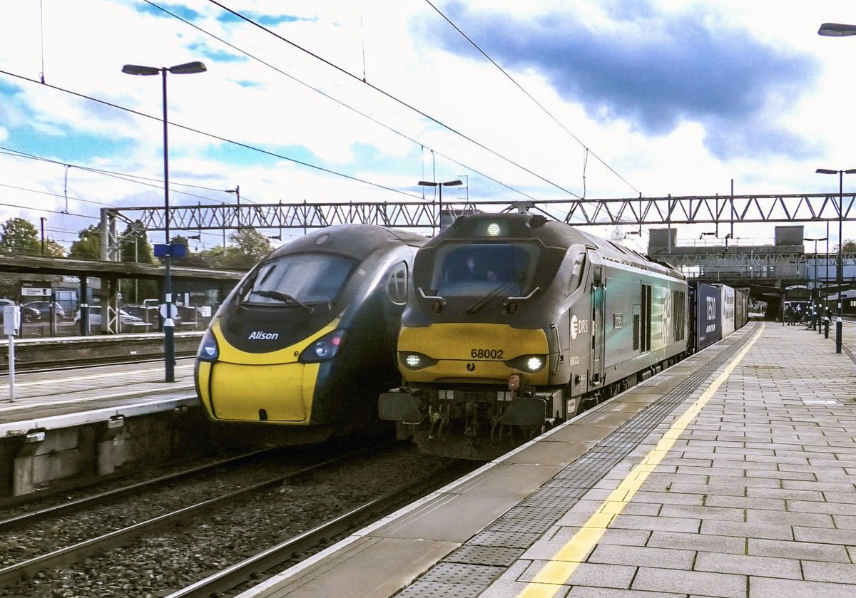 SydneyBridgeTMD's tweet image. A great day filming today 12/10/24 #Class57 #Class390 #Class68 #Class90 #RailwayPhotography #TrainPhotography #Crewe #Stafford @LocoServicesGrp @AvantiWestCoast @DRSgovuk @RailFreight