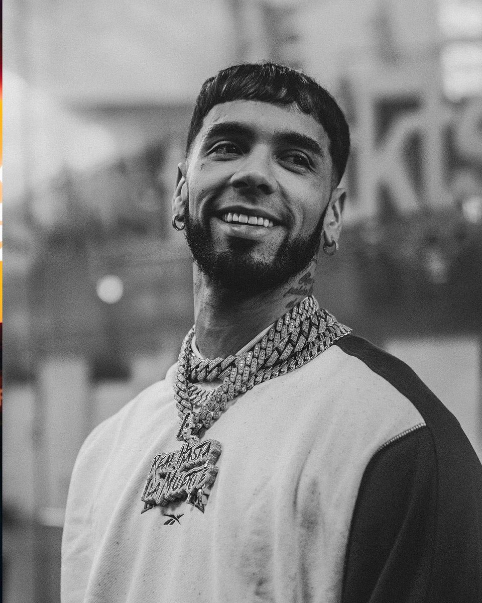 🚨🚨🚨🚨FOTO EXCLUSIVA 

ANUEL SE QUITÓ EL BIGOTE Y TIENE LA CADENA NUEVA DE RHLM!!!!