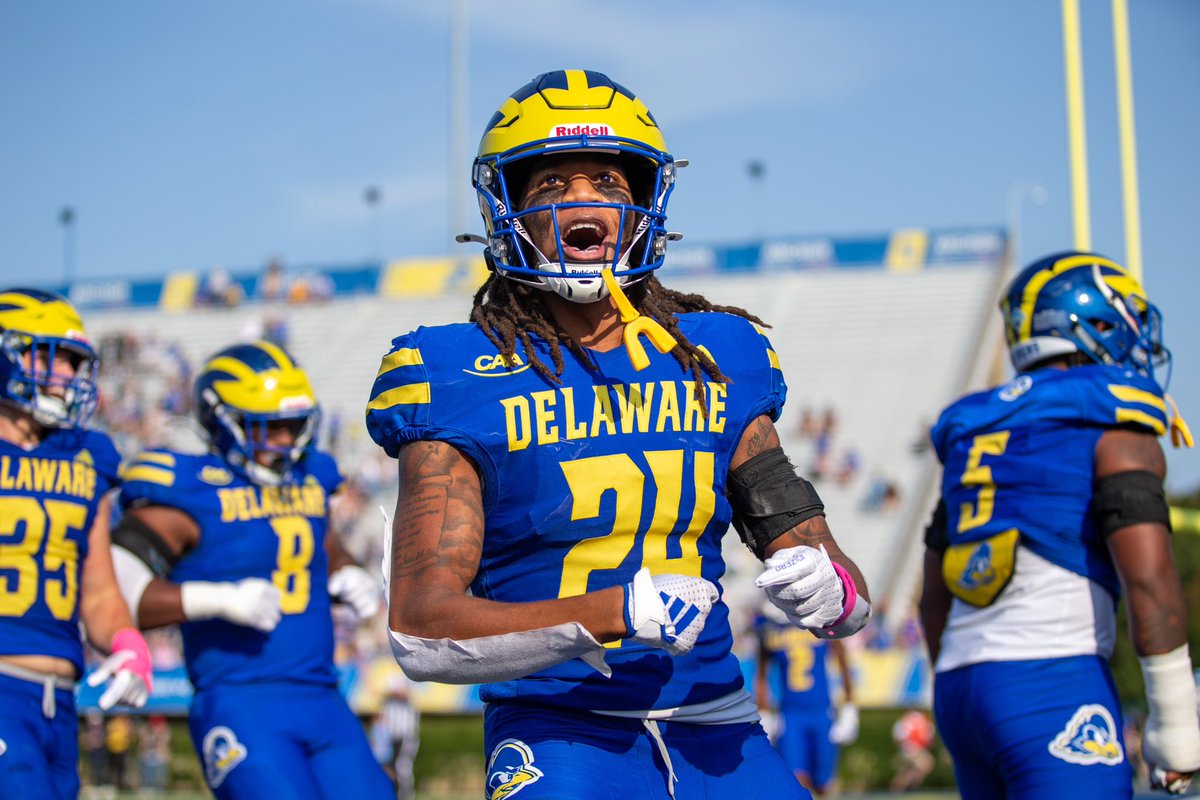 SBoekholder's tweet photo. Saturday football!! 

#BlueHens https://t.co/dz3J3vxnh1