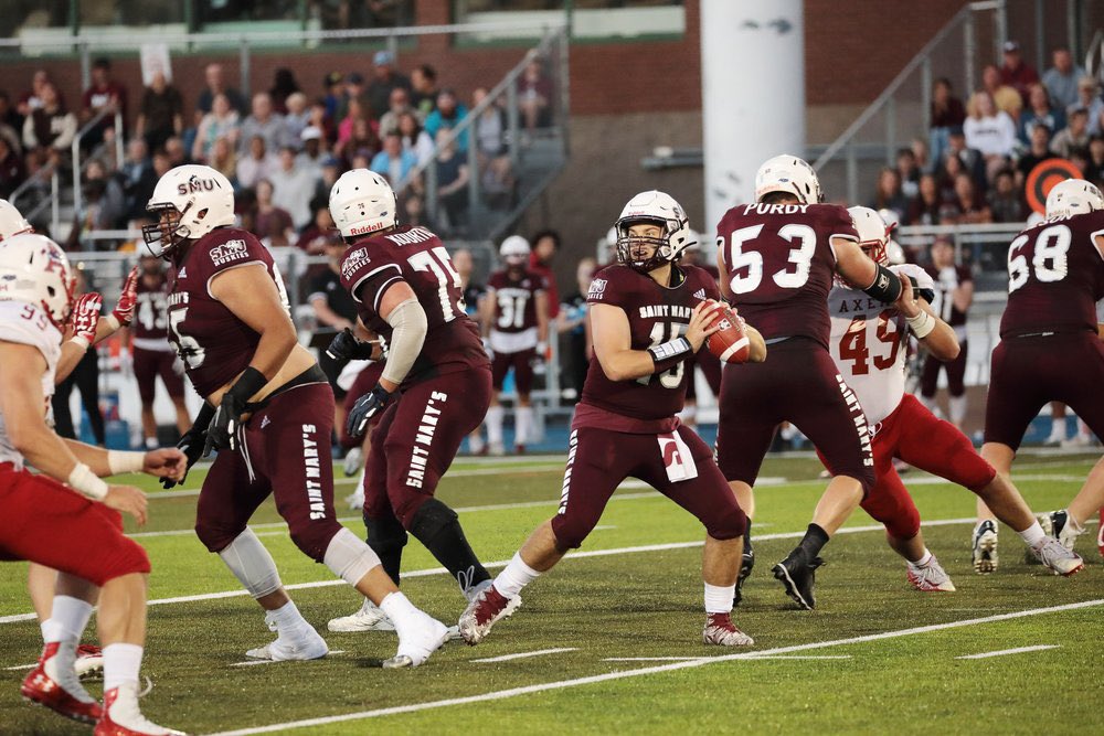 After a great conversation with <a href="/MrJSamps/">Coach Josh Sampson</a> , I am blessed to announce I have received my first official <a href="/USPORTSca/">U SPORTS</a> offer to continue my athletic and academic career with <a href="/smuFTBL/">Saint Mary’s University Huskies Football 🇨🇦</a> . Thank you to all my coaches and family for supporting me through the years. #AGTG