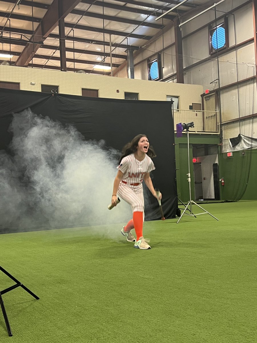 UnityBlackwell's tweet photo. @JSloPhoto_VA hooked us up today! Can’t wait to see the final product! 💜🧡 https://t.co/J7yybxTAZu